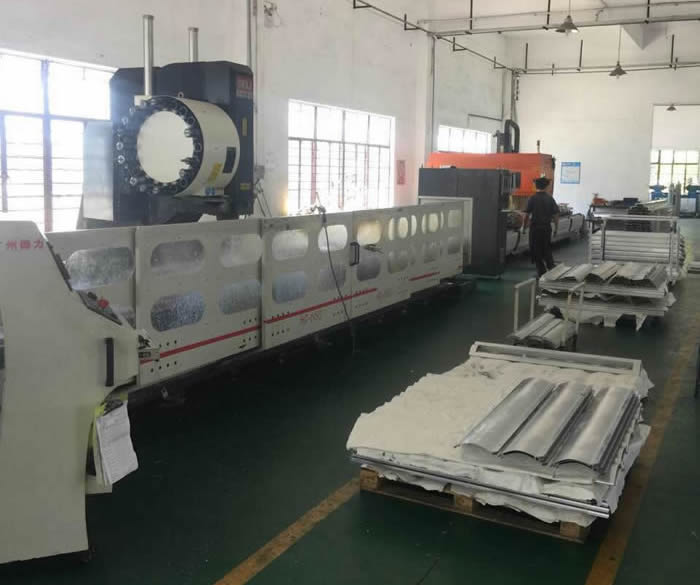 大型五軸聯動加工中心